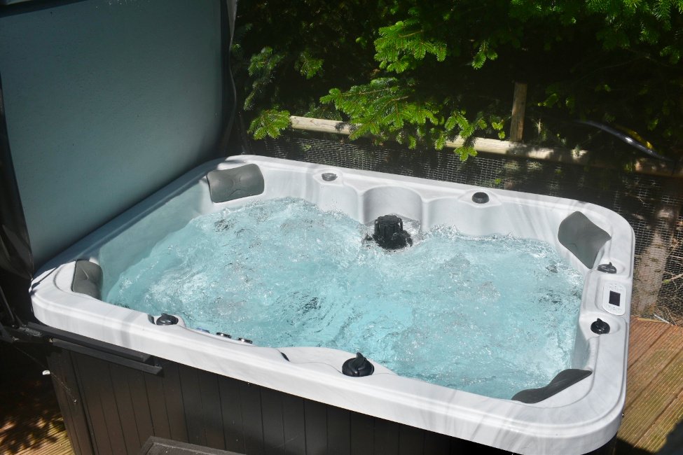 Tawny Lodge hot tub Tawny Lodge hot tub