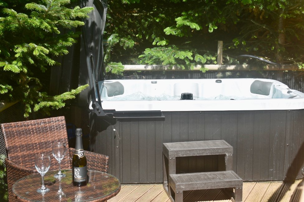Tawny Lodge hot tub Tawny Lodge hot tub
