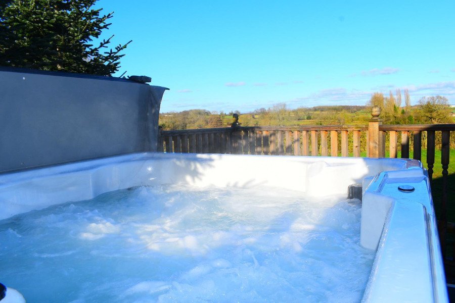 Bray Lodge hot tub